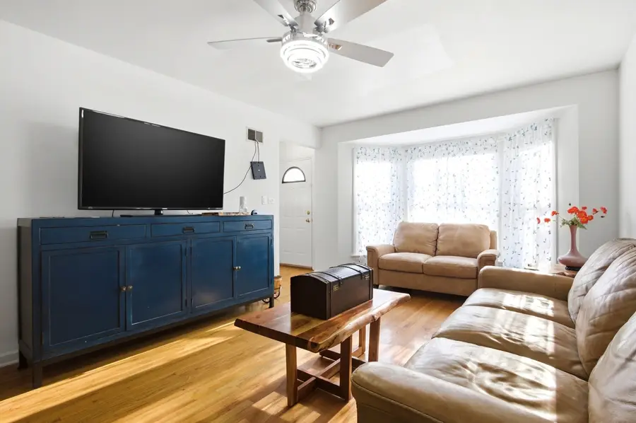 5221 N Marmora Avenue, Chicago, IL 60630 - #3