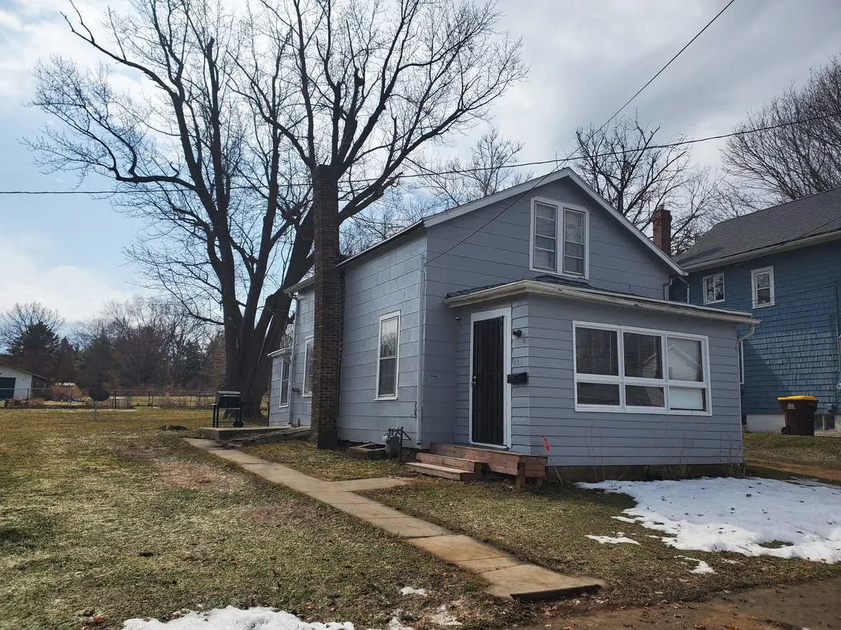 219 W John Street, Freeport, IL 61032 - #1