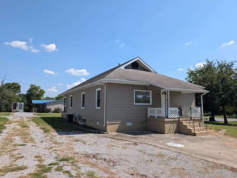 1417 S Ledford Street, Harrisburg, IL 62946 - #3