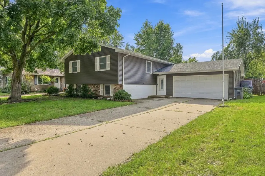 3330 Fairview Drive, Bettendorf, IA 52722 - #2