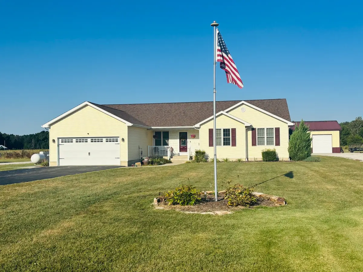 9385 N 1000th Road, Effingham, IL 62401 - #1