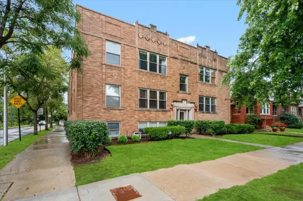 2458 W Grace Street #2, Chicago, IL 60618