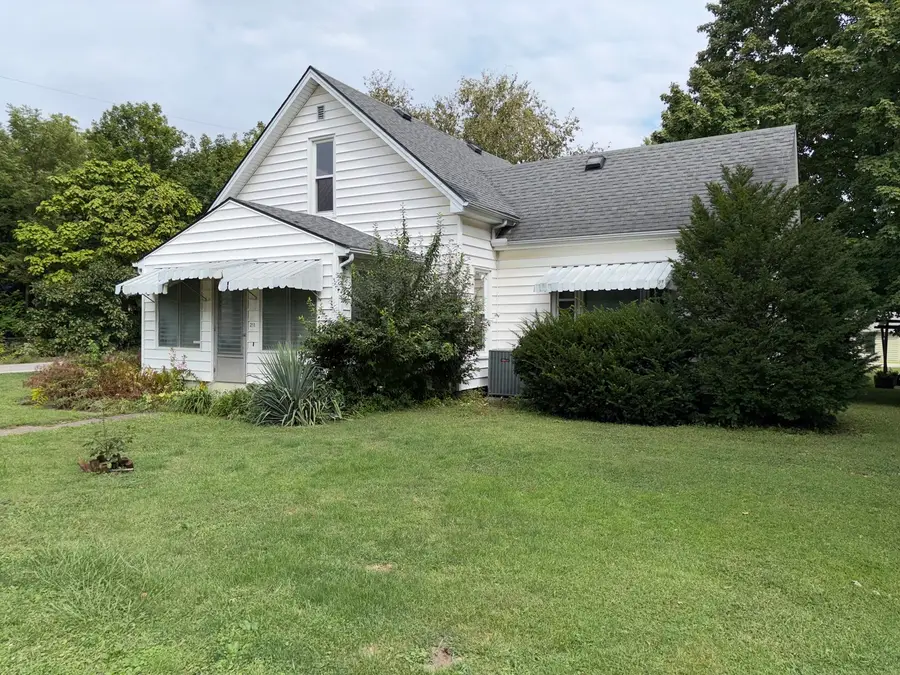 211 N Seminary Street, Downs, IL 61736 - #3