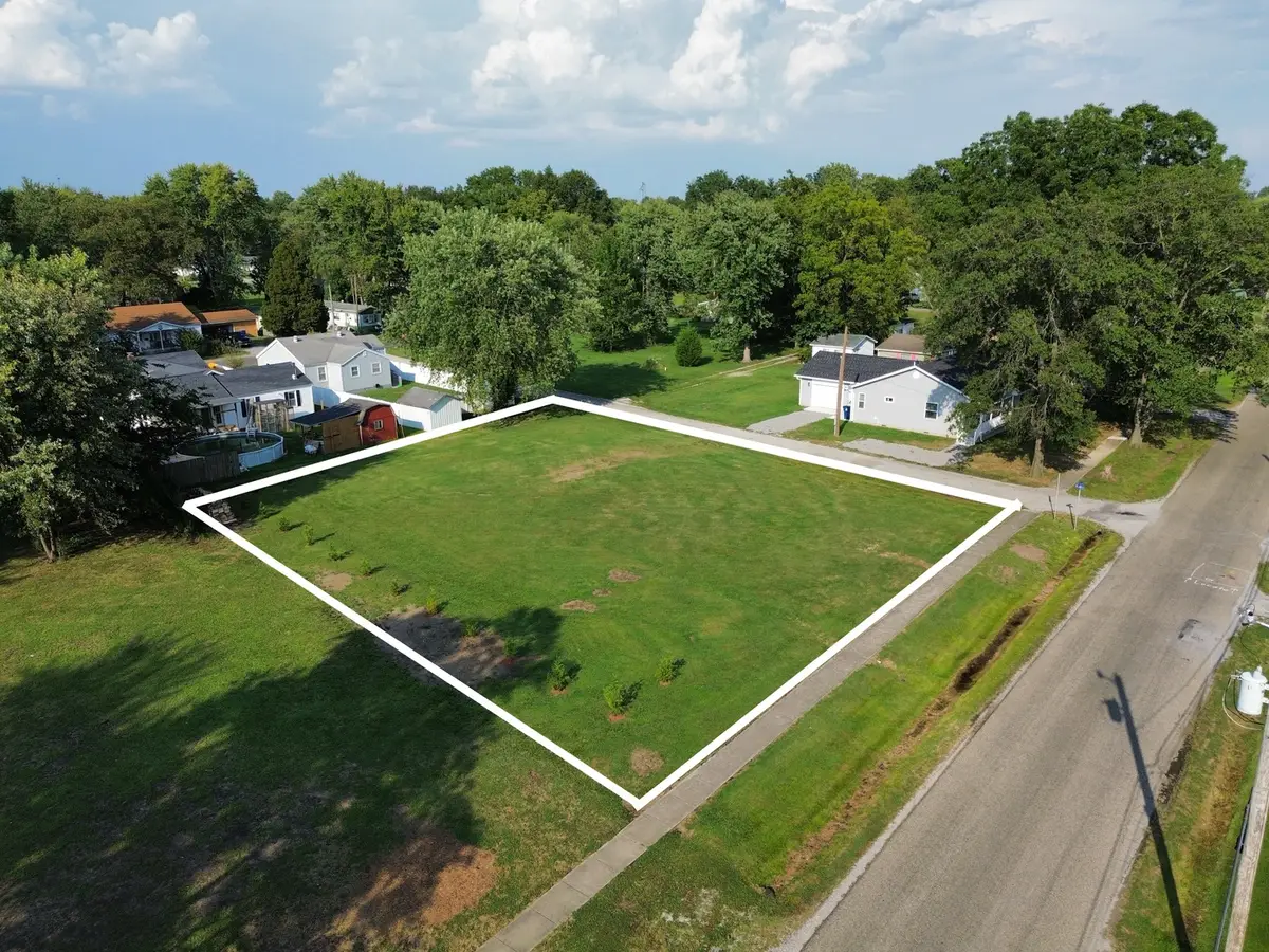 802 W 3rd Street, Flora, IL 62839 - #1