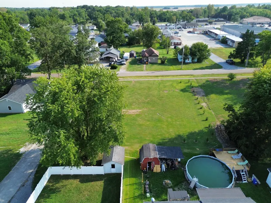 802 W 3rd Street, Flora, IL 62839 - #3