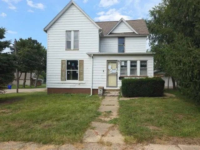 220 W 8th Street, Kewanee, IL 61443 - #2