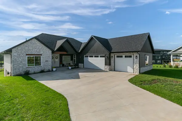 2011 E 59th Court, Davenport, IA 52807