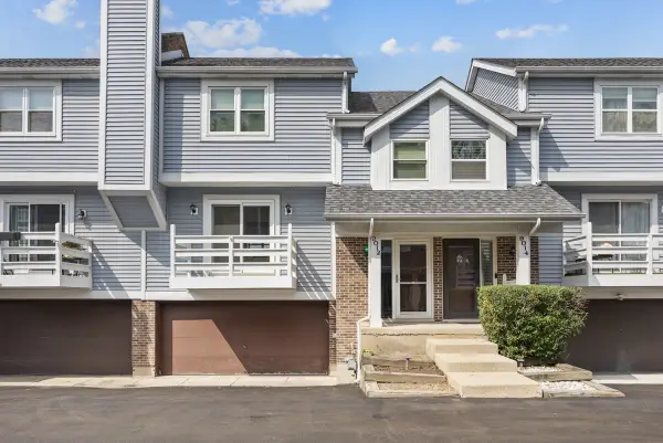 9012 Abbey Lane Lane #9012, Des Plaines, IL 60016