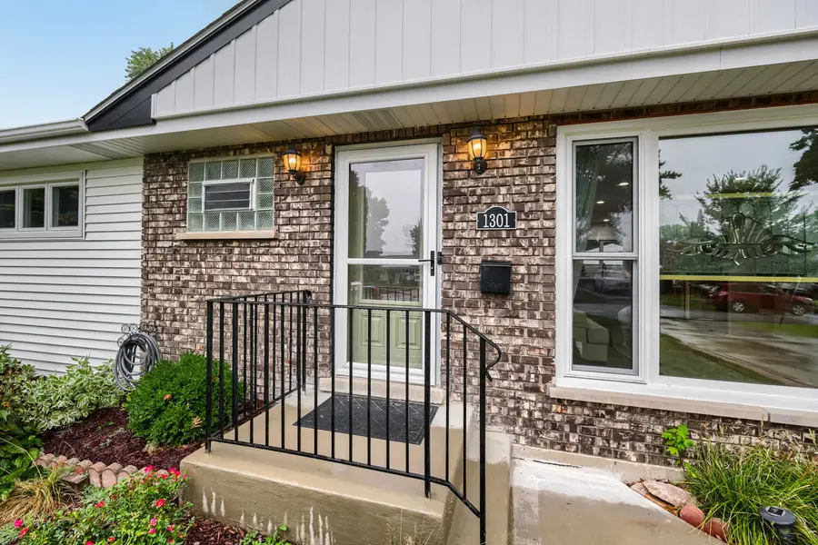 1301 S 2nd Avenue, Des Plaines, IL 60018 - #3