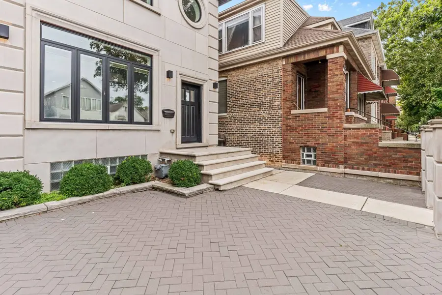 2913 S Lowe Avenue, Chicago, IL 60616 - #2