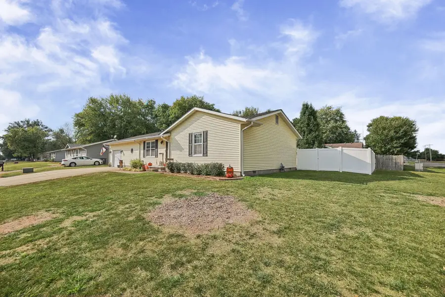 102 Lamar Drive, Salem, IL 62881 - #2