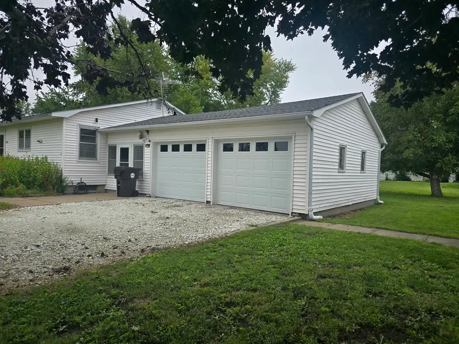108 S Belmont Street, Bowen, IL 62316 - #2
