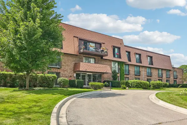 3950 Dundee Road #203, Northbrook, IL 60062