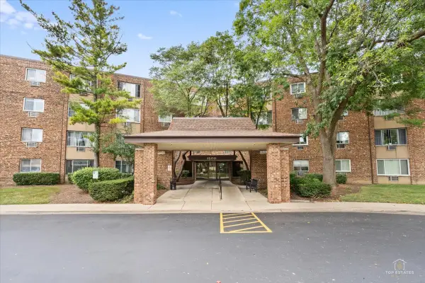 1500 Robin Circle #306, Hoffman Estates, IL 60169