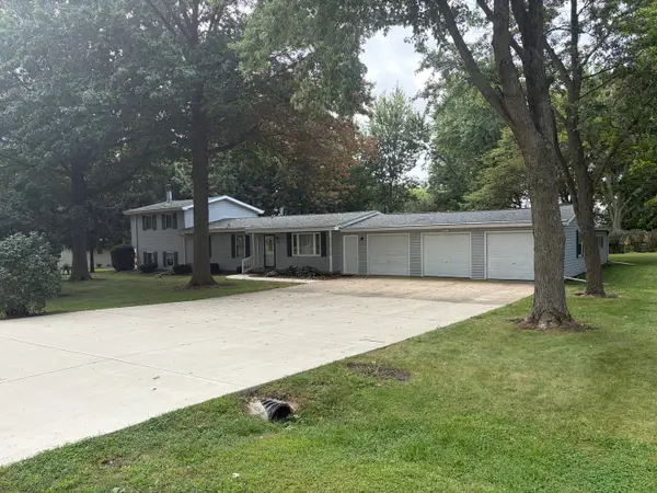 10083 Elizabeth Road, Bloomington, IL 61705