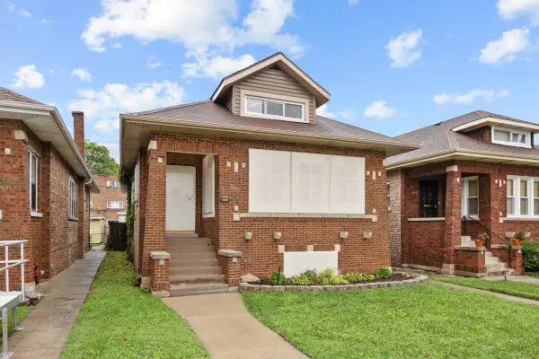 8035 S Oglesby Avenue, Chicago, IL 60617