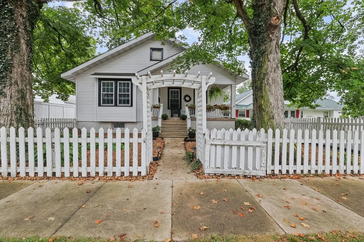 119 S Pine Street, Arcola, IL 61910 - #1