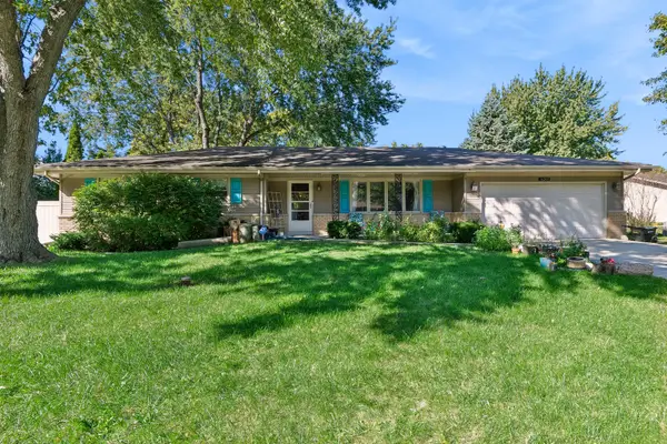 16203 S Serenity Drive, Plainfield, IL 60586