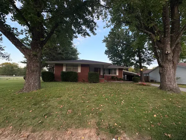 1302 N 16th Street, Murphysboro, IL 62966