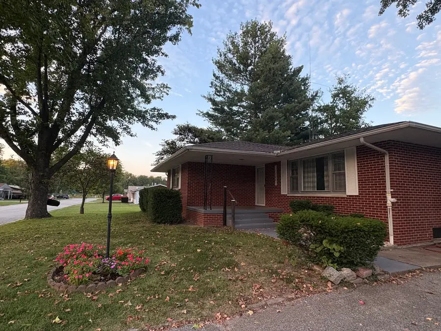1302 N 16th Street, Murphysboro, IL 62966 - #2