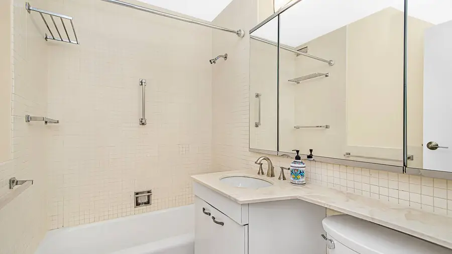 400 E Randolph Street #1621, Chicago, IL 60601 - #3