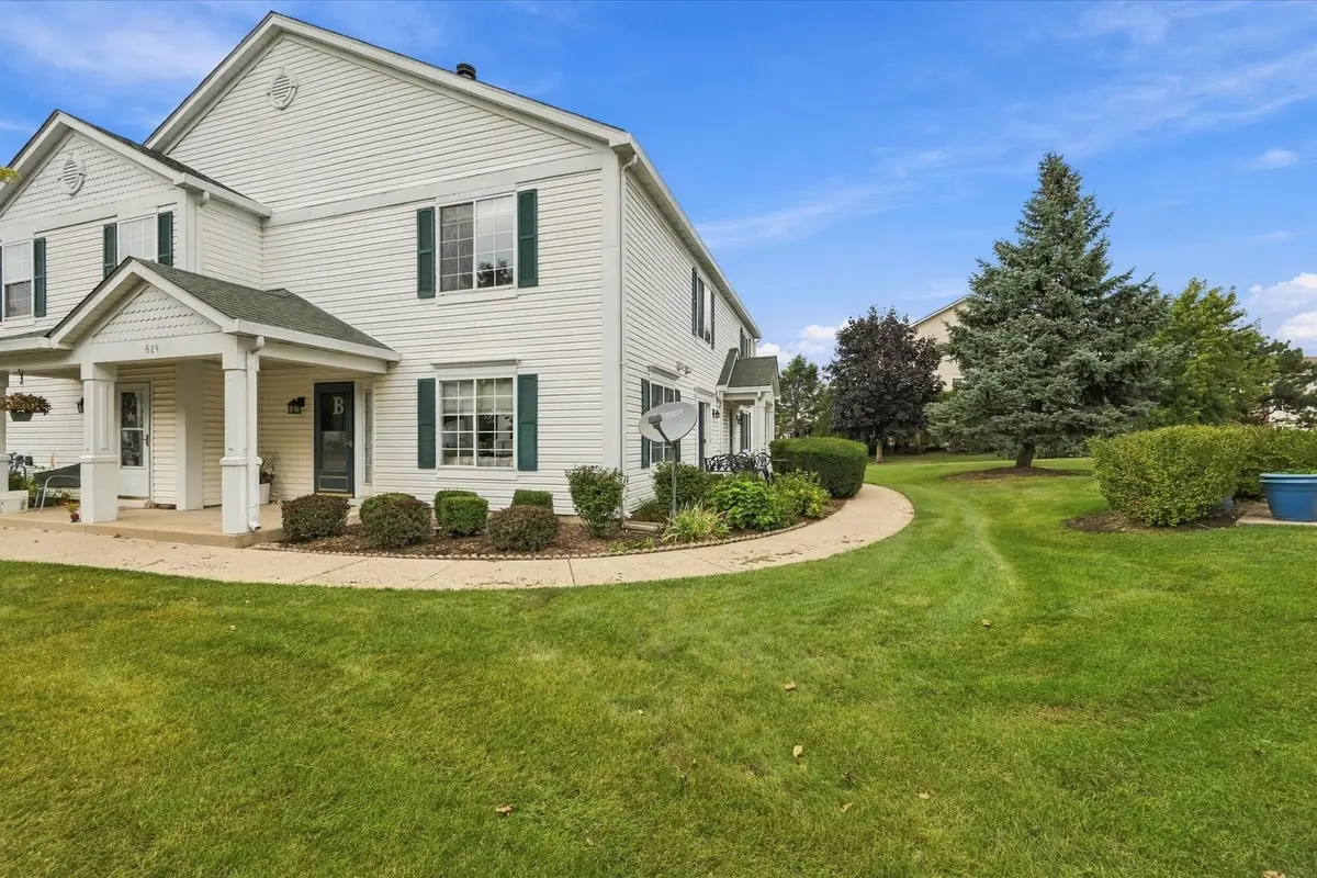689 Fieldcrest Drive #B, South Elgin, IL 60177 - #1