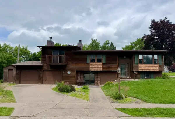 660 Northbrook Drive, Davenport, IA 52806