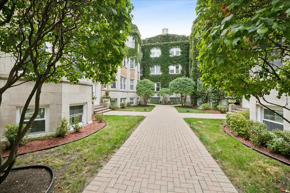 871 W Cornelia Avenue #1, Chicago, IL 60657 - #1
