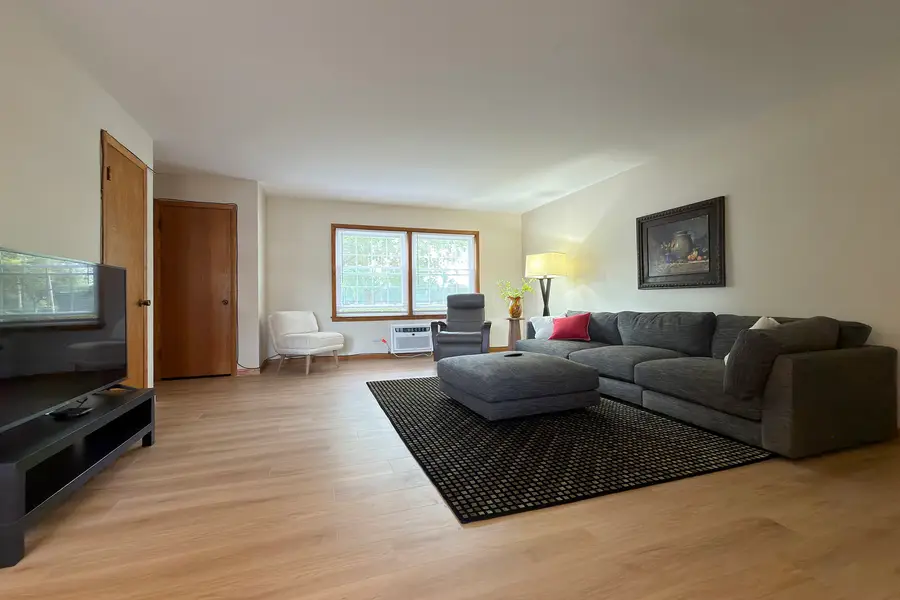 914 W St. James Street #1, Arlington Heights, IL 60005 - #3