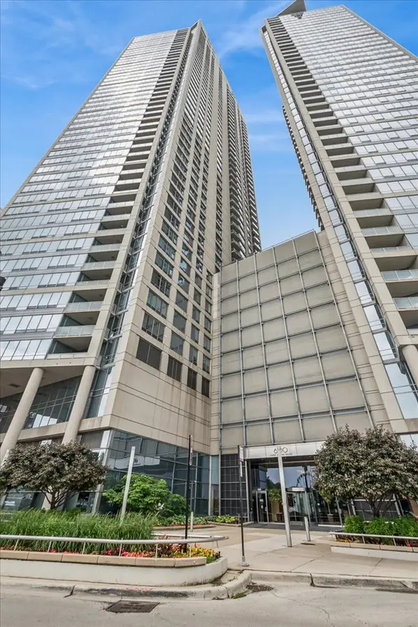 600 N Lake Shore Drive #2411, Chicago, IL 60611