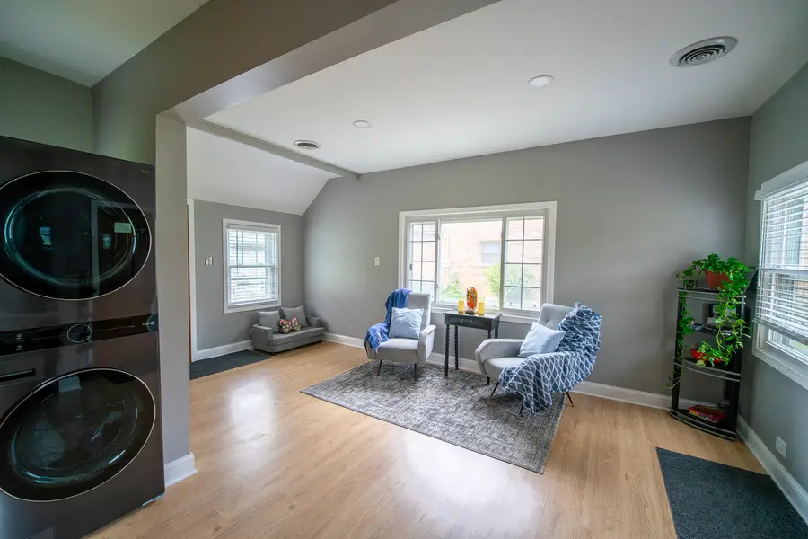 1686 Lunt Avenue, Des Plaines, IL 60018 - #2