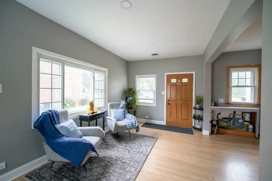 1686 Lunt Avenue, Des Plaines, IL 60018 - #3