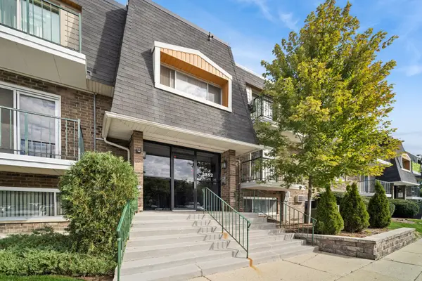3852 S Parkway Drive #1E, Northbrook, IL 60062