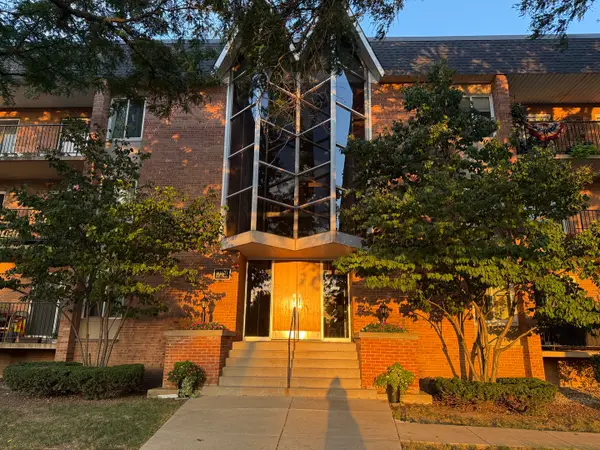 1060 N Mill Street #211, Naperville, IL 60563