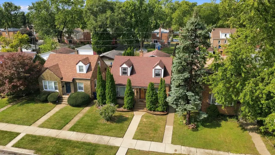 8818 S Sacramento Avenue, Evergreen Park, IL 60805 - #2