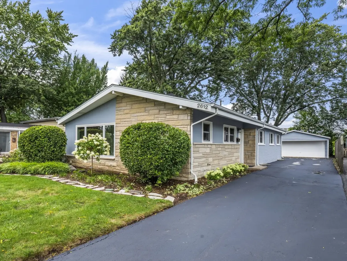 2612 Fontana Drive, Glenview, IL 60025 - #1