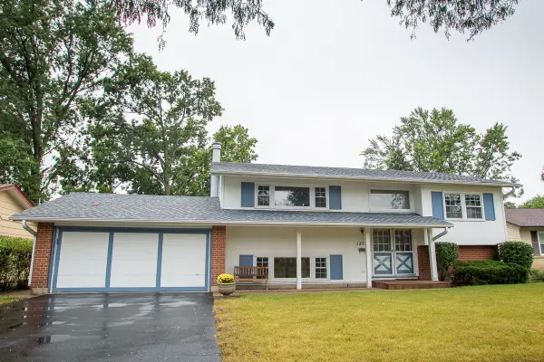 1379 Cumberland Circle W, Elk Grove Village, IL 60007