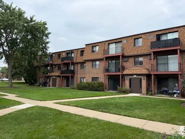 495 Mchenry Road #1B, Wheeling, IL 60090