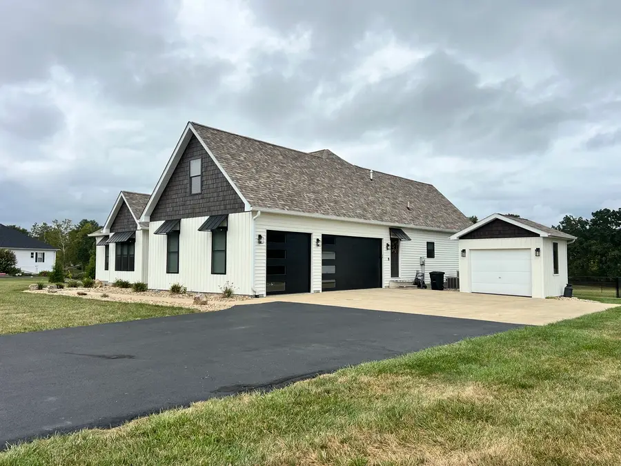 14393 N Manhattan Lane, Mount Vernon, IL 62864 - #2