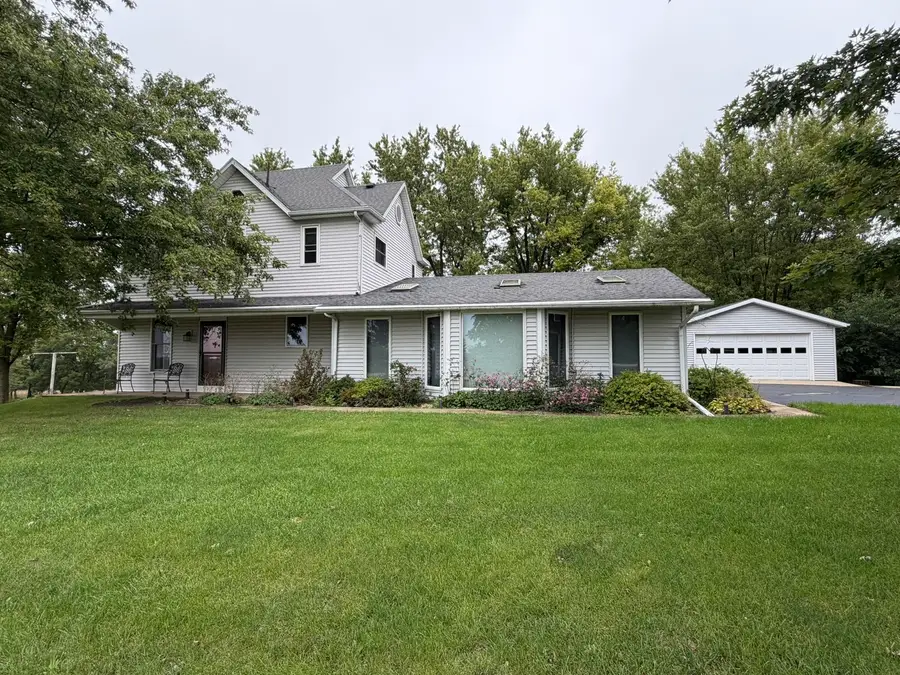 2472 W Red Oak Road, Freeport, IL 61032 - #3