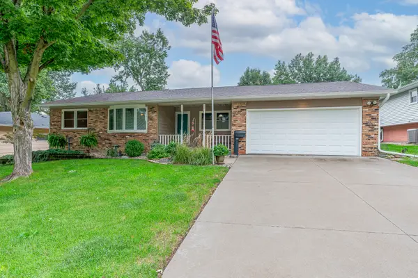 1017 Mount Vernon Drive, Davenport, IA 52806