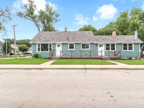 725 Dixon Avenue, Elgin, IL 60120