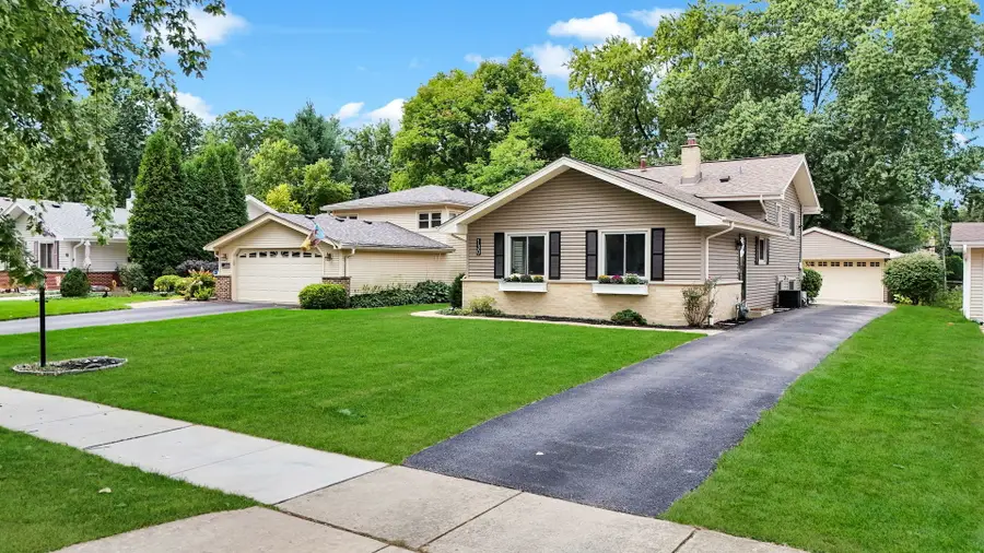 130 S Milton Avenue, Glen Ellyn, IL 60137 - #2