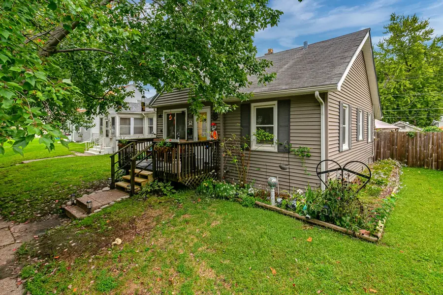 321 S Thornwood Avenue, Davenport, IA 52802 - #2