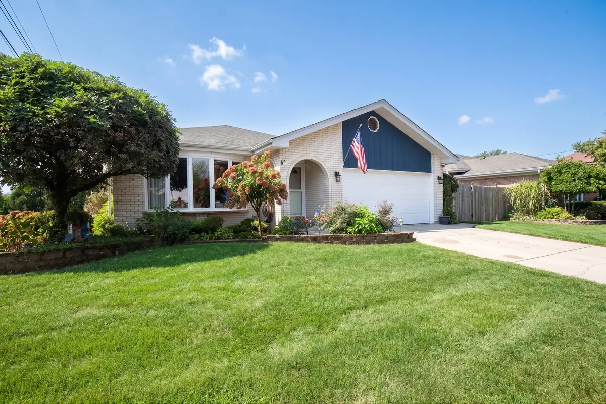 9430 S 69th Avenue, Oak Lawn, IL 60453 - #1