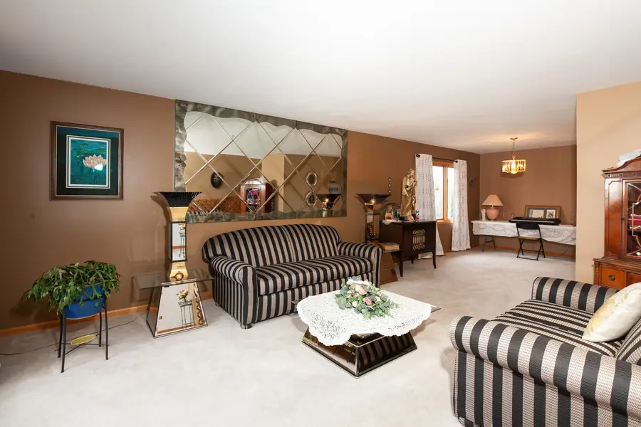9430 S 69th Avenue, Oak Lawn, IL 60453 - #2