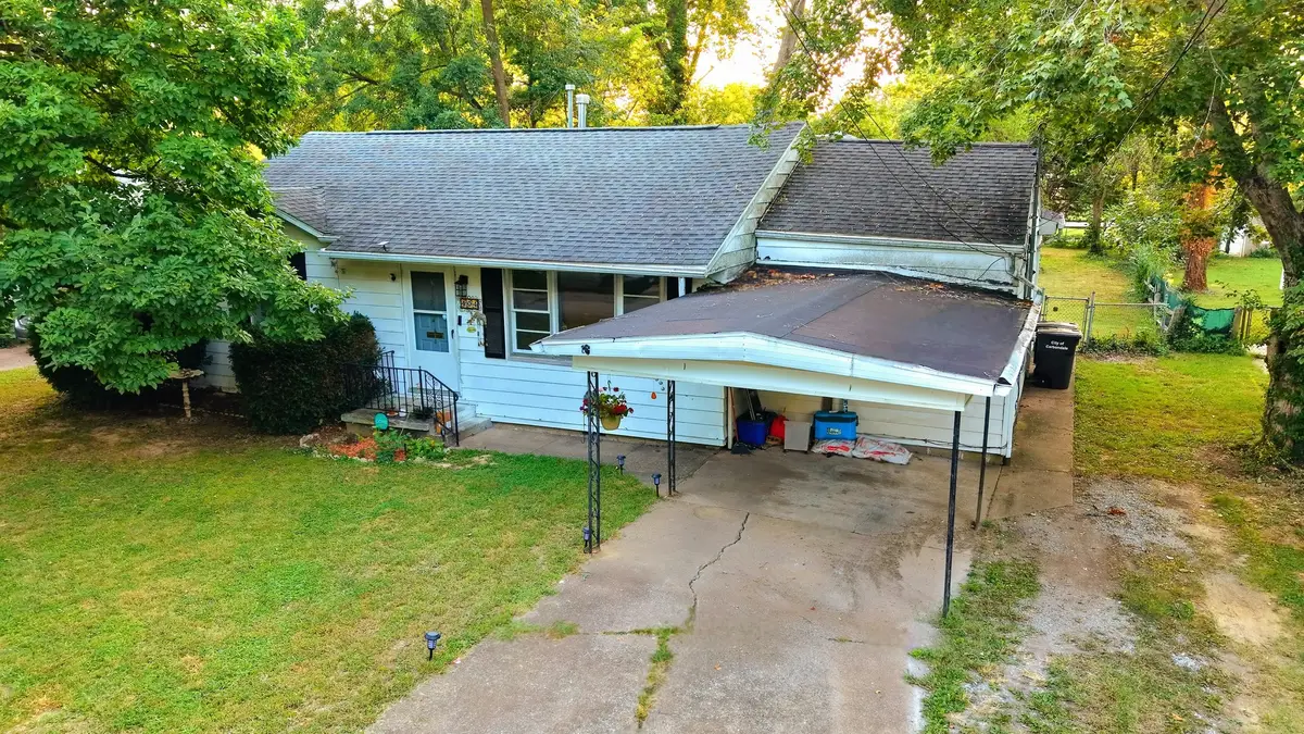404 N Smith Street, Carbondale, IL 62901 - #1