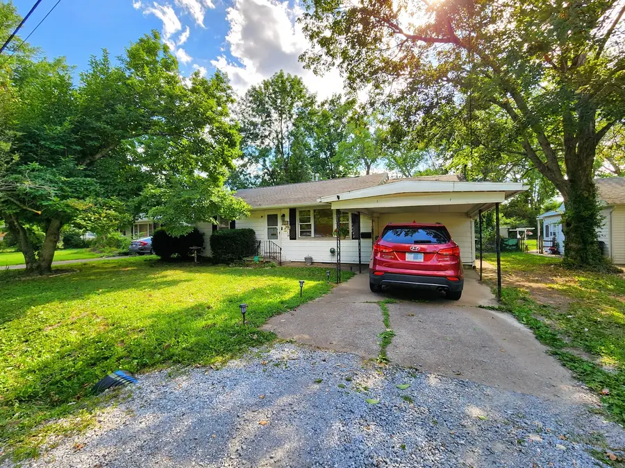 404 N Smith Street, Carbondale, IL 62901 - #3
