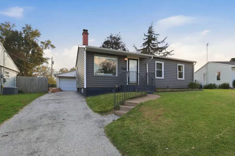 3819 Sunnyside Avenue, Davenport, IA 52802 - #3