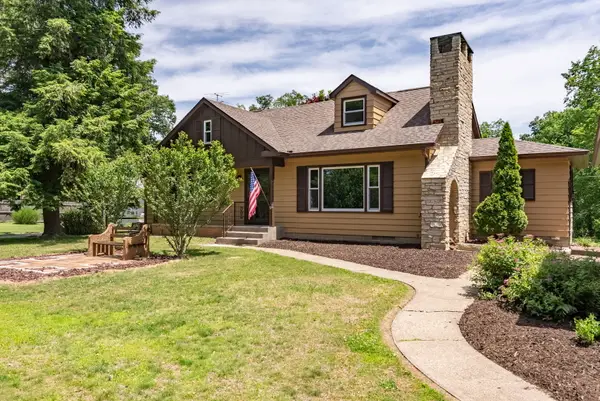 1220 54 Street Court, Moline, IL 61265